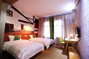 Bajie Youth Hostel National Forest Park