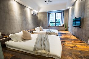 Xiyi Inn Tianmen Mountian