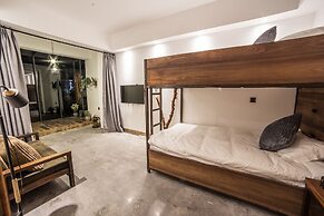 Xiyi Inn Tianmen Mountian