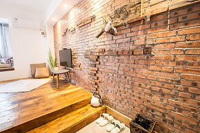 Xiyi Inn Tianmen Mountian