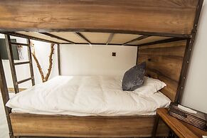 Xiyi Inn Tianmen Mountian