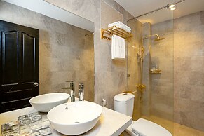 Chill Suites Danang Beach Hotel