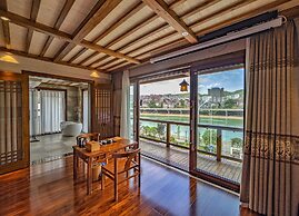 Riverside Boutique Inn