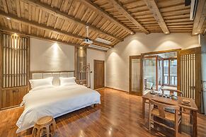 Riverside Boutique Inn