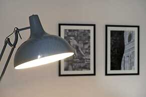 A Few Steps to The Duomo Comfortable 1BD Apt