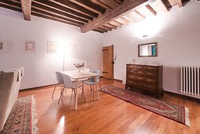 Well-Kept Apartment Short Walk to The Duomo