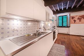 Well-Kept Apartment Short Walk to The Duomo