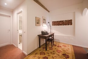 Well-Kept Apartment Short Walk to The Duomo