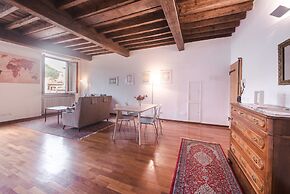 Well-Kept Apartment Short Walk to The Duomo