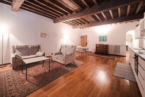 Well-Kept Apartment Short Walk to The Duomo