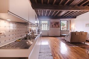 Well-Kept Apartment Short Walk to The Duomo