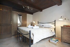 A Few Steps to The Duomo Majestic 5BD Apt