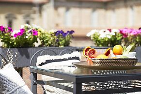 A Few Steps to The Duomo Majestic 5BD Apt