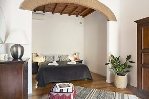 A Few Steps to The Duomo Majestic 5BD Apt