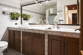 A Few Steps to The Duomo Majestic 5BD Apt