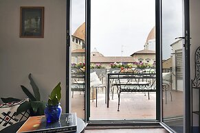 A Few Steps to The Duomo Majestic 5BD Apt