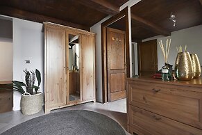 A Few Steps to The Duomo Majestic 5BD Apt