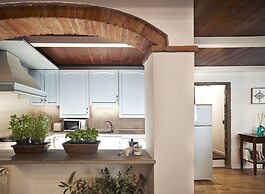 A Few Steps to The Duomo Amazing 4BD Apt