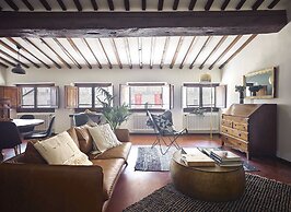 Palace with balcony View to Pitti Palace and the Duomo