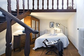 Palace with balcony View to Pitti Palace and the Duomo