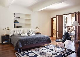 Palace with balcony View to Pitti Palace and the Duomo