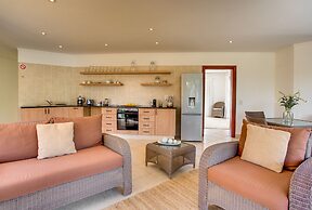 Limoni Luxury Suites