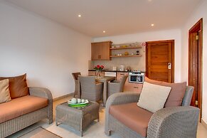 Limoni Luxury Suites