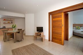 Limoni Luxury Suites