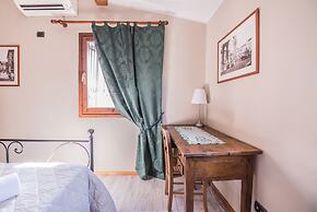 A Few Steps to The Duomo Elegant 2BD Apt