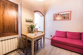 A Few Steps to The Duomo Elegant 2BD Apt