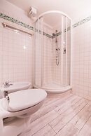 A Few Steps to The Duomo Elegant 2BD Apt