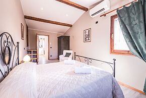 A Few Steps to The Duomo Elegant 2BD Apt