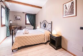 A Few Steps to The Duomo Elegant 2BD Apt