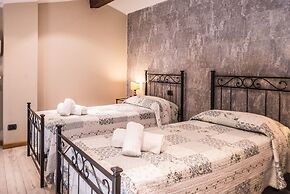 A Few Steps to The Duomo Elegant 2BD Apt