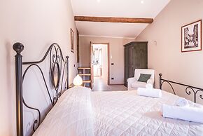 A Few Steps to The Duomo Elegant 2BD Apt