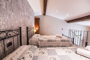 A Few Steps to The Duomo Elegant 2BD Apt