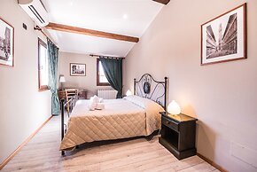 A Few Steps to The Duomo Elegant 2BD Apt