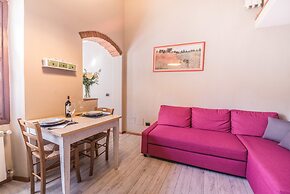 A Few Steps to The Duomo Elegant 2BD Apt