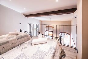 A Few Steps to The Duomo Elegant 2BD Apt