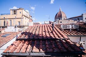 A Few Steps to The Duomo Elegant 2BD Apt