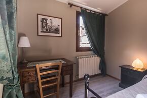 A Few Steps to The Duomo Elegant 2BD Apt