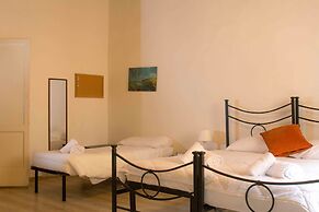 Spacious 4BD Apt Near the Duomo