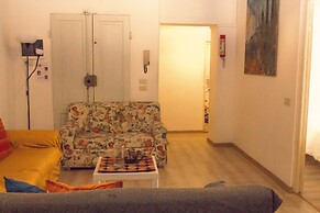 Spacious 4BD Apt Near the Duomo