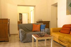 Spacious 4BD Apt Near the Duomo