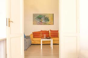Spacious 4BD Apt Near the Duomo