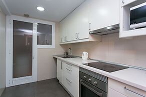 Spacious & Quiet 4 Bedroom Apartment