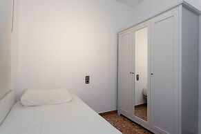 Spacious & Quiet 4 Bedroom Apartment