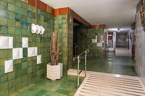 Spacious & Quiet 4 Bedroom Apartment