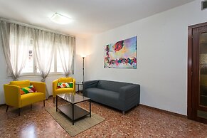 Spacious & Quiet 4 Bedroom Apartment