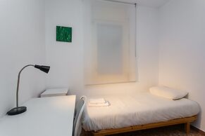 Spacious & Quiet 4 Bedroom Apartment